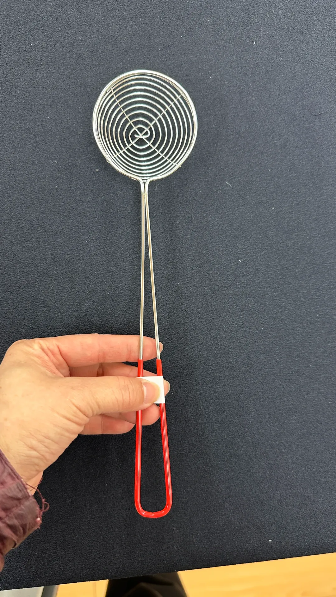 [139800656] Red Handle Stainless steel Ladle 不锈钢红柄漏勺